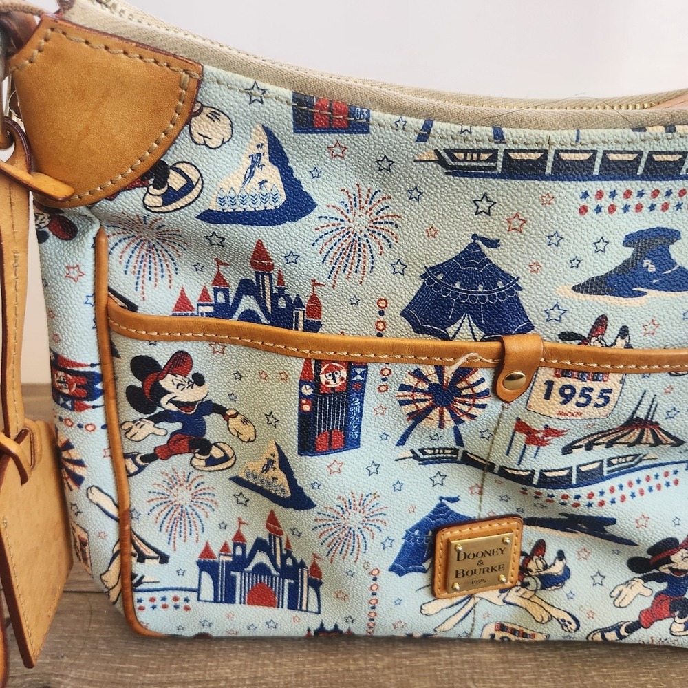 Dooney & Bourke 2016 Disney Parks 1/2 Marathon Weekend Crossbody Bag Purse Tote - Picture 3 of 16